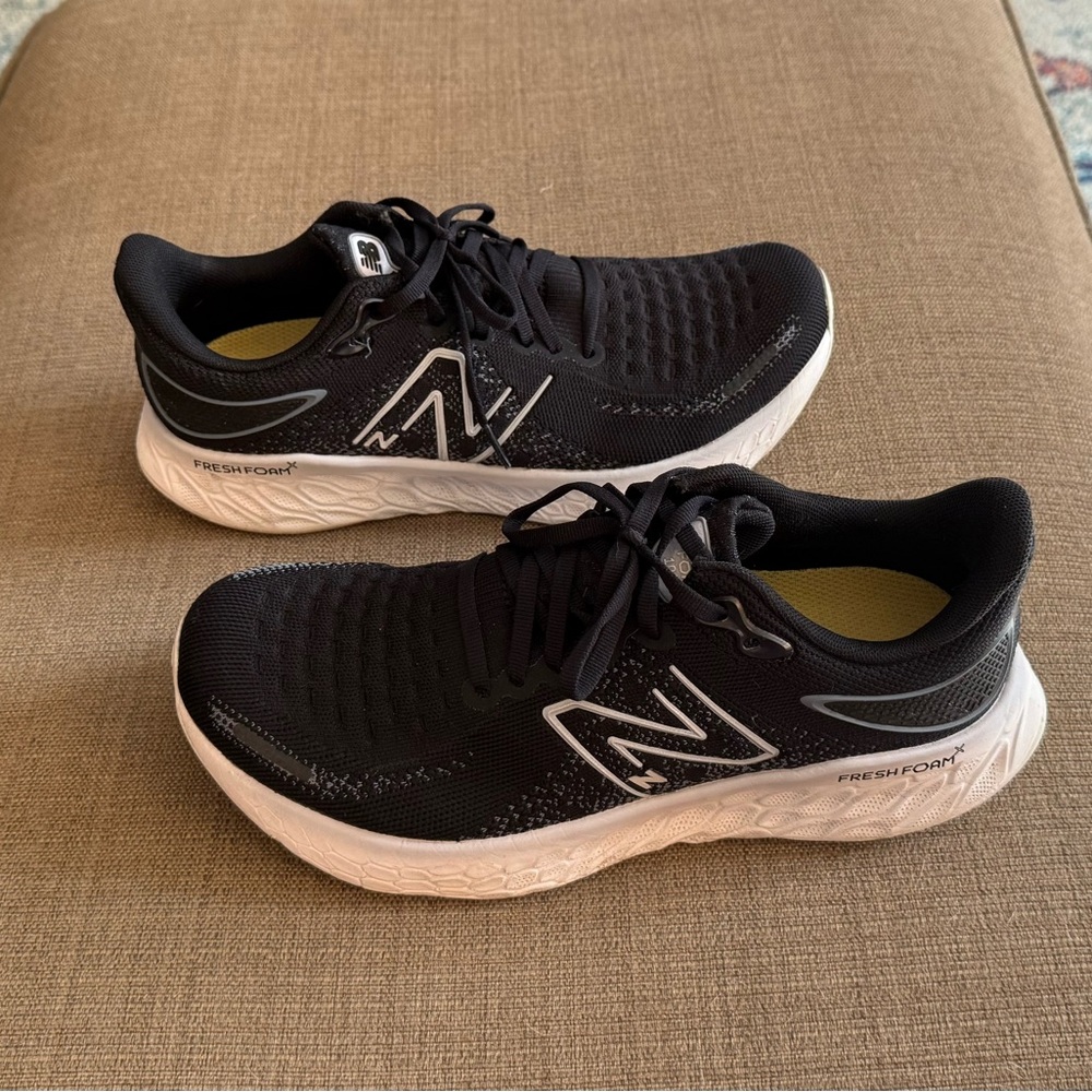 Women’s New Balance Fresh Foam 1080v12, Black, Size 10 - Picture 6 of 8